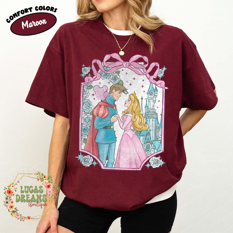 Camiseta vintage de princesas Disney con lazo coqueto, Bella, Ariel, Elsa y Cenicienta, camiseta del Castillo Mágico del Reino Mágico, regalo de viaje para niñas de Walt Disney Crimson