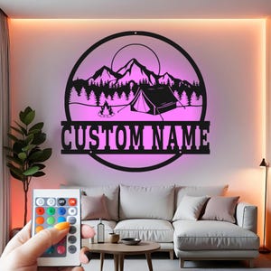 Decorazione murale in metallo personalizzata per campeggio con luce LED, decorazioni da campeggio personalizzate, decorazione murale in metallo per avventure all'aria aperta per campeggiatori