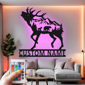 Decorazione murale in metallo con alce personalizzata e luce a LED, decorazione con animali selvatici della foresta, decorazione rustica per baita, regalo personalizzato per cacciatori