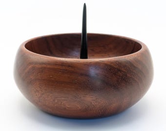 Cenicero de madera de padauk torneado a mano / Cenicero artesanal para pipa con remate de ébano auténtico / Accesorio de lujo para fumadores / Regalo de madera hecho a mano