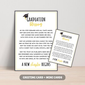 Pode incluir: Um conjunto de cartões de felicitações e mini cartões com o tema da formatura. Os cartões apresentam um capelo preto e as palavras "Graduation Blessing" em uma fonte decorativa. O texto inclui uma mensagem de formatura. Os cartões são emoldurados em preto.