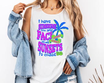 Camiseta sin mangas "Sol en mi rostro y atardeceres para perseguir" / Ambiente veraniego de palmeras / Colores reconfortantes