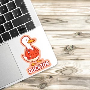 Adesivo Oca. Adesivo Anatra, Adesivo Papera, Adesivo Dottore, Adesivo Oca Sciocca, Adesivo Divertente, Adesivo Meme Divertente, Adesivo per Laptop