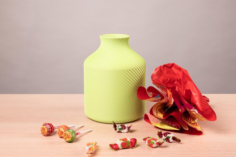 Deko-Vase Bonbon Sucari in Zitronen-Gelb · Kompakte Candy-Form in lebhafter Pastell-Matte, Bambu PLA Matte · Handgefertigt München · Made in Germany · MyDesignStyle.