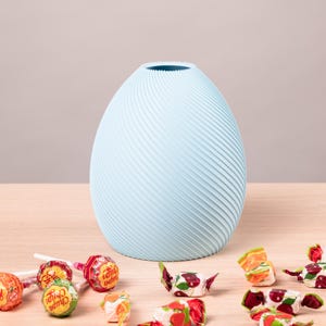 Deko-Vase Bonbon Bonessa in Flieder-Lila · Bauchige Candy-Form in weicher Pastell-Matte, Bambu PLA Matte · Handgefertigt München · Made in Germany · MyDesignStyle.