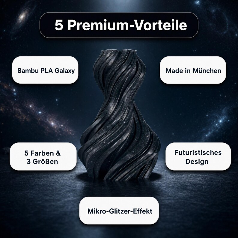 K&ouml;nnte beinhalten: Ein schwarzes, wirbelndes, vasenf&ouml;rmiges Objekt mit einer galaxieartigen Textur. Das Bild enth&auml;lt Text, der lautet: "5 Premium-Vorteile", "Bambu PLA Galaxy", "5 Farben & 3 Gr&ouml;&szlig;en", "Mikro-Glitzer-Effekt", "Made in M&uuml;nchen" und "Futuristisches Design".