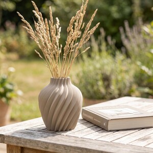 Deko-Vase Organisch Verdana Weißeiche — Garten Terrasse · Breite Organisch-Form mit Naturholz-Oberfläche, Bambu PLA Wood · Made in Germany · MyDesignStyle.