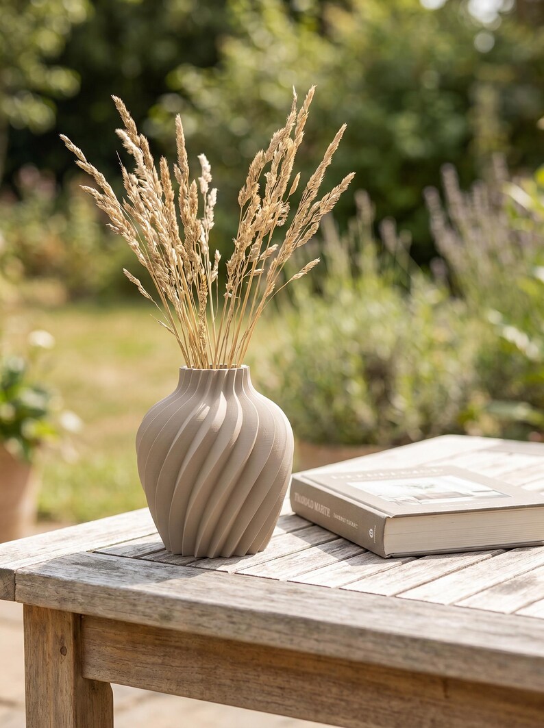 Deko-Vase Organisch Verdana Weißeiche — Garten Terrasse · Breite Organisch-Form mit Naturholz-Oberfläche, Bambu PLA Wood · Made in Germany · MyDesignStyle.