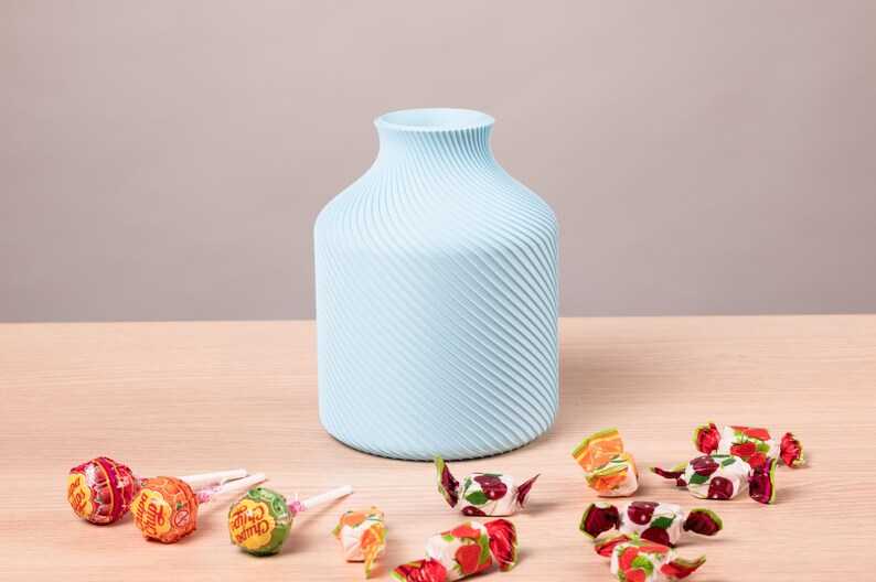 Deko-Vase Bonbon Sucari in Flieder-Lila · Kompakte Candy-Form in lebhafter Pastell-Matte, Bambu PLA Matte · Handgefertigt München · Made in Germany · MyDesignStyle.