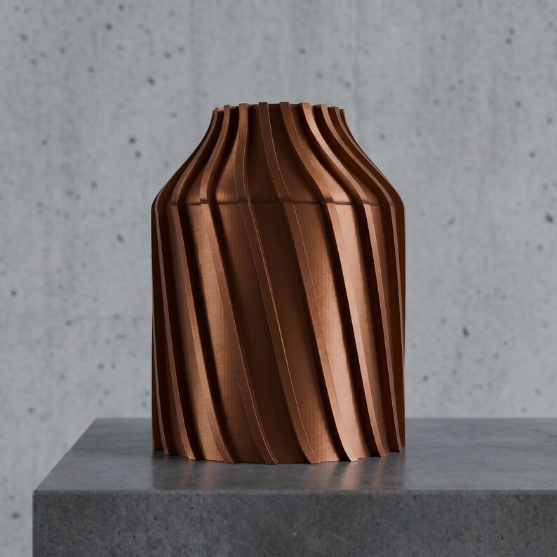 Industriell Urbanica Vase Farbvariante Kupferbraun · Breiter Zylinder mit kräftigen Diagonalfluten, Bambu PLA Metal · 3D Druck Bambu PLA Metal handgefertigt München MyDesignStyle MDS.