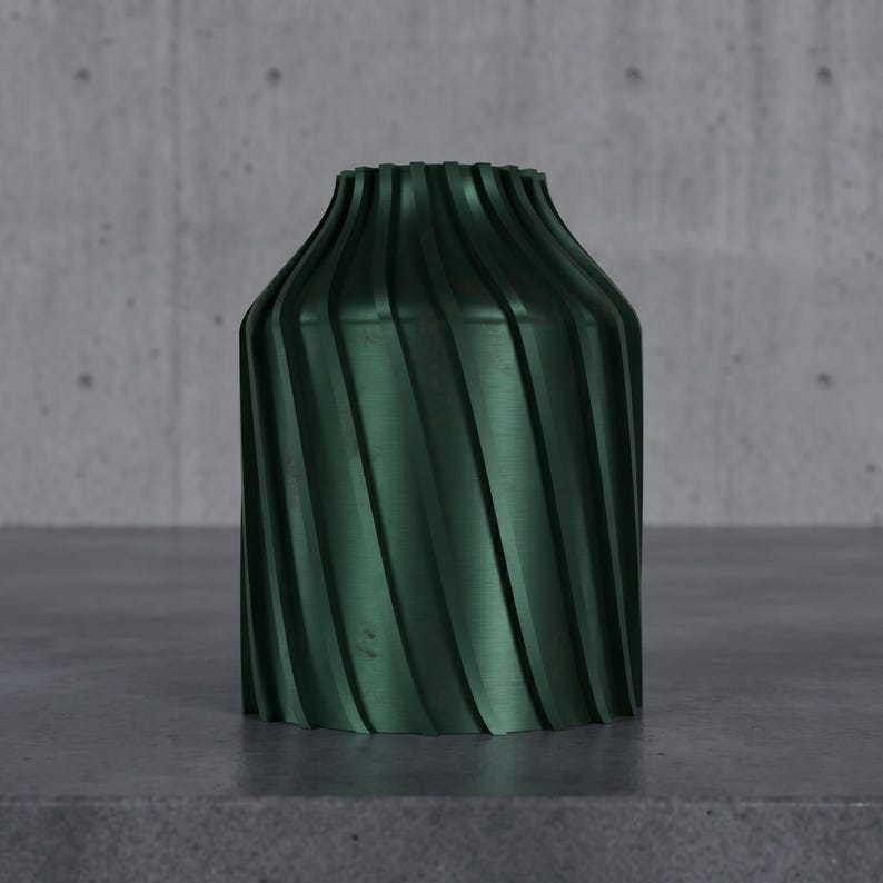 Industriell Urbanica Vase Farbvariante Oxidgrün · Breiter Zylinder mit kräftigen Diagonalfluten, Bambu PLA Metal · 3D Druck Bambu PLA Metal handgefertigt München MyDesignStyle MDS.