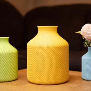 Deko-Vase Bonbon Sucari Apfel-Grün — Helle Küchentheke · Kompakte Candy-Form in lebhafter Pastell-Matte, Bambu PLA Matte · Made in Germany · MyDesignStyle.