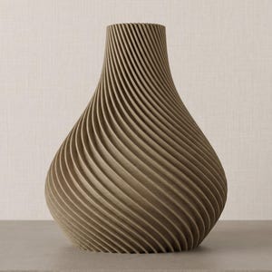 Deko-Vase Organisch Botania in Klassische Birke · Geschwungene Organisch-Form mit Holzmaserung, Bambu PLA Wood · Handgefertigt München · Made in Germany · MyDesignStyle.