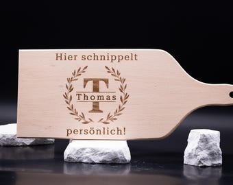 Italian beechwood cutting board with handle, personalized with monogram and name engraved