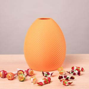 Deko-Vase Bonbon Bonessa Flieder-Lila — Helle Küchentheke · Bauchige Candy-Form in weicher Pastell-Matte, Bambu PLA Matte · Made in Germany · MyDesignStyle.