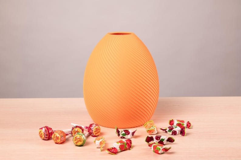 Deko-Vase Bonbon Bonessa Flieder-Lila — Helle Küchentheke · Bauchige Candy-Form in weicher Pastell-Matte, Bambu PLA Matte · Made in Germany · MyDesignStyle.