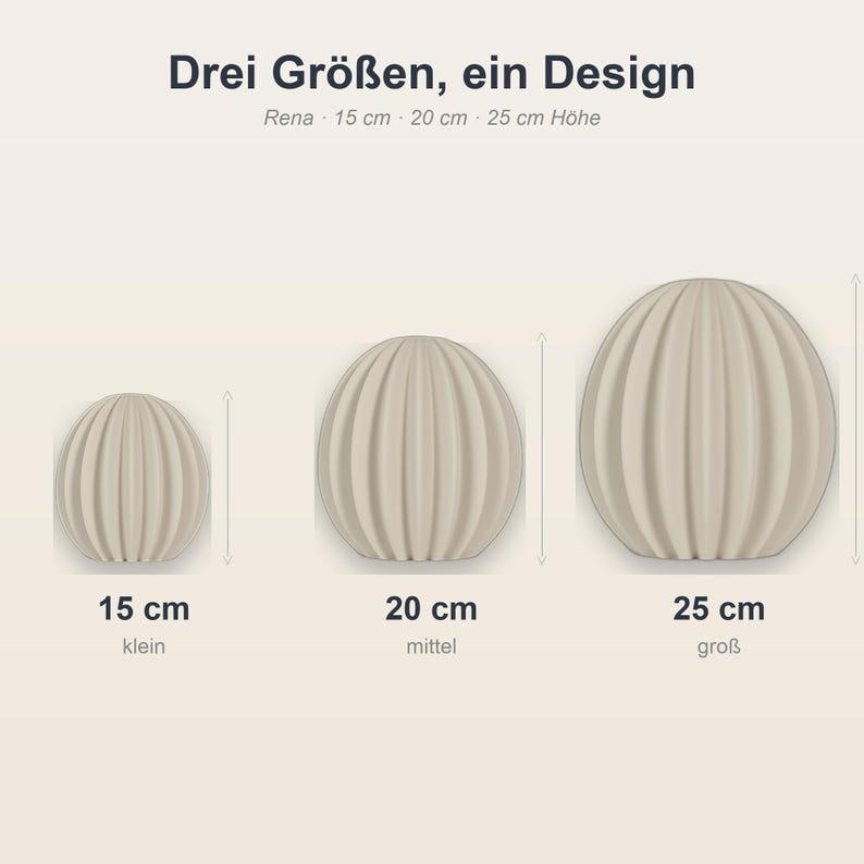 May include: Three beige, ribbed, spherical decorative objects of varying sizes are displayed. The smallest is 15 cm tall, the medium is 20 cm tall, and the largest is 25 cm tall. The text "Drei Gr&ouml;&szlig;en, ein Design" is at the top.