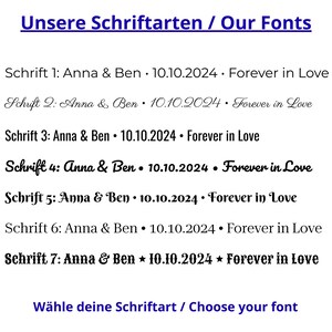 Übersicht der verfügbaren Schriftarten für Gravuren. Sieben verschiedene Schriften von klassisch, modern bis verspielt. Kunden können ihre Lieblingsschrift für die Personalisierung wählen.