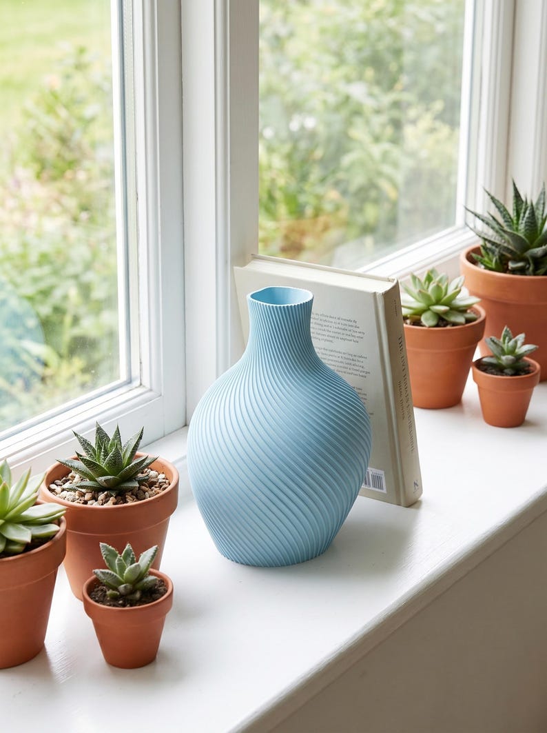 Deko-Vase Bonbon Candi Eisblau — Buntes Fensterbrett · Elegante Candy-Form in Matt-Pastell, Bambu PLA Matte · Made in Germany · MyDesignStyle.