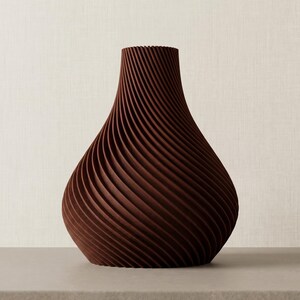 Deko-Vase Organisch Botania in Rosenholz · Geschwungene Organisch-Form mit Holzmaserung, Bambu PLA Wood · Handgefertigt München · Made in Germany · MyDesignStyle.