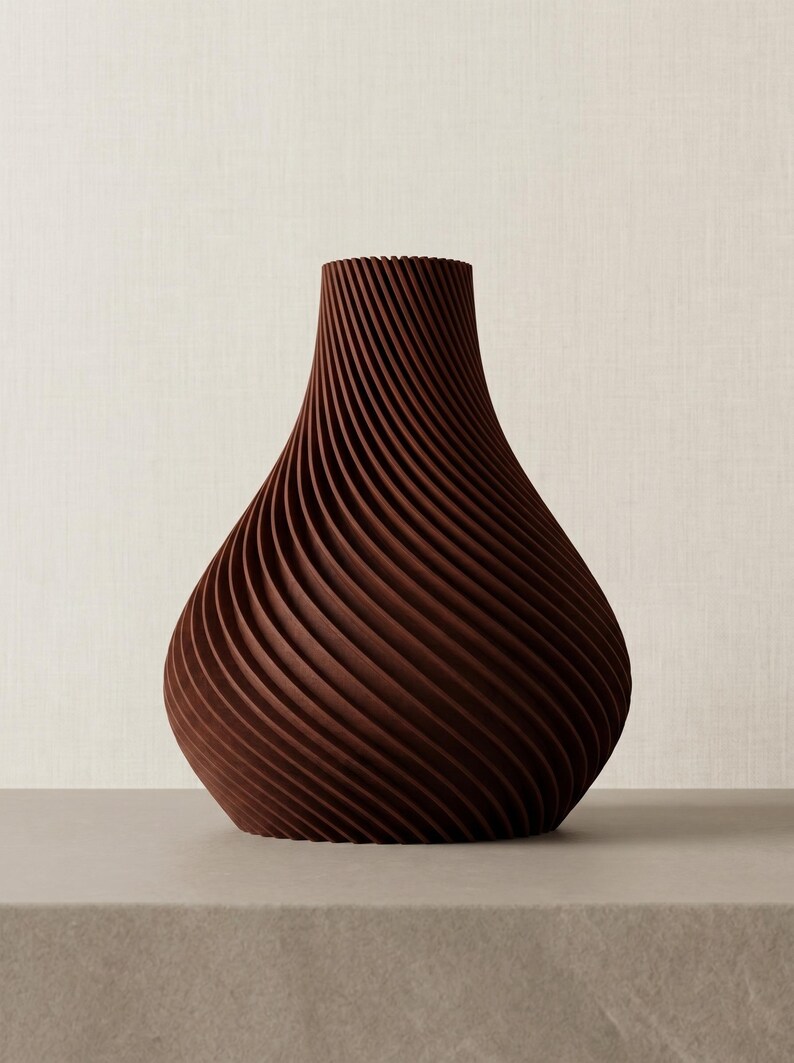 Deko-Vase Organisch Botania in Rosenholz · Geschwungene Organisch-Form mit Holzmaserung, Bambu PLA Wood · Handgefertigt München · Made in Germany · MyDesignStyle.