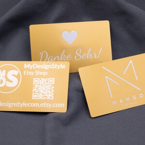 Hauptfoto: Visitenkarte Metall Aluminium Gold Hell personalisiert aus Metall von MyDesignStyle. Hochwertige Verarbeitung im Stil Visitenkarte business mit liebevoller Detailgestaltung. Ideal als Visitenkarte aluminium oder als geschmackvolles Geschenk. Im MyDesignStyle Shop findest du passende Motive zu Visitenkarte mit logo und weitere Designvarianten.