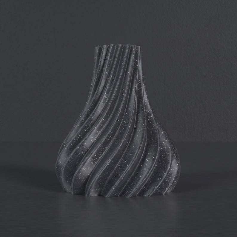 Futuristisch Futura Vase Grey Sparkle · Elegante hochform mit futuristischer linienführung, Bambu PLA Galaxy · 3D Druck handgefertigt München MyDesignStyle MDS.