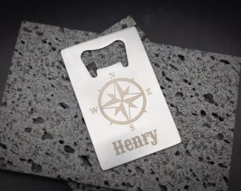 Abrebotellas de acero inoxidable, color plata, formato tarjeta, personalizado con grabado.