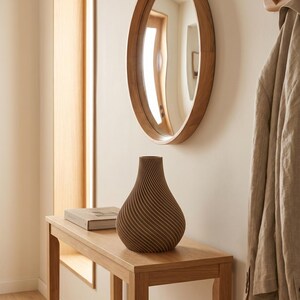 Deko-Vase Organisch Botania Klassische Birke — Eingangsbereich · Geschwungene Organisch-Form mit Holzmaserung, Bambu PLA Wood · Made in Germany · MyDesignStyle.