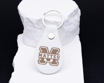 Llavero personalizado en forma de gota blanco con grabado dorado, fabricado en piel sintética vegana, monograma de regalo para hombre y mujer.