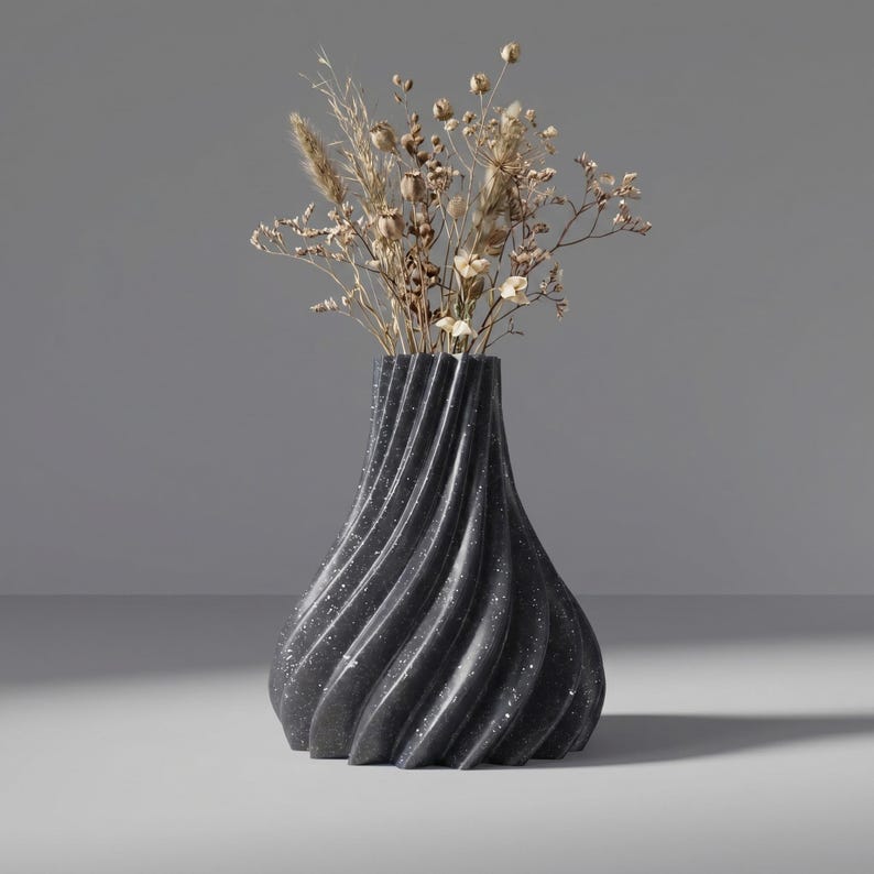 Deko-Vase Futuristisch Futura Grey Sparkle 3D gedruckt handgefertigt München · Elegante hochform mit futuristischer linienführung, Bambu PLA Galaxy · Made in Germany · MyDesignStyle.