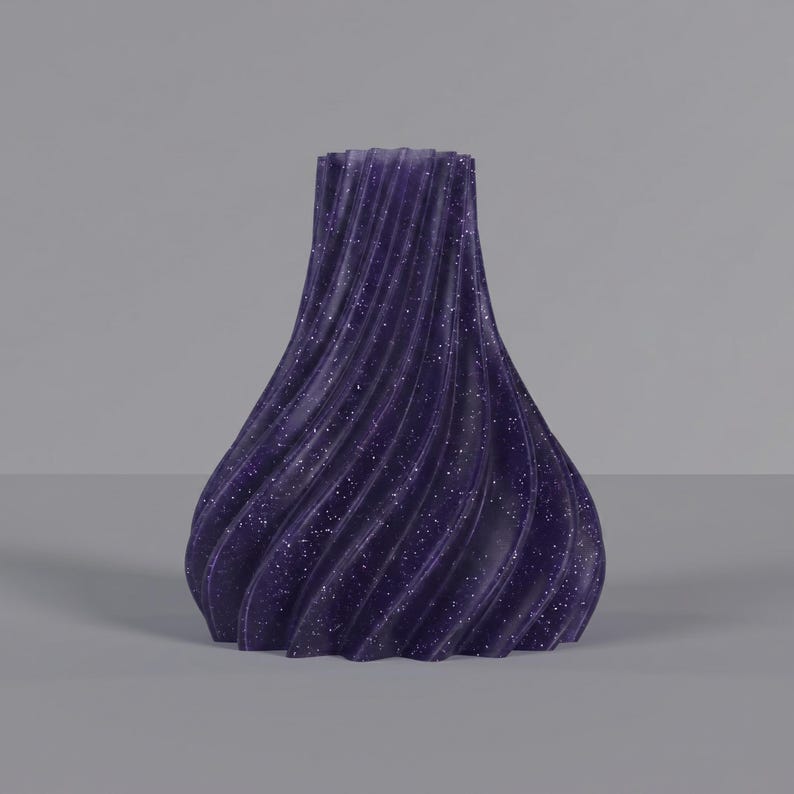 Futuristisch Futura Vase Space Purple · Elegante hochform mit futuristischer linienführung, Bambu PLA Galaxy · 3D Druck handgefertigt München MyDesignStyle MDS.