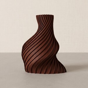 Deko-Vase Organisch Arbor in Rosenholz · Schlanke Organisch-Form mit Holzstruktur, Bambu PLA Wood · Handgefertigt München · Made in Germany · MyDesignStyle.