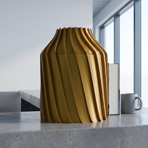 Industriell Urbanica Vase Iridiumgold im Ambiente Büro Empfang · Breiter Zylinder mit kräftigen Diagonalfluten, Bambu PLA Metal · 3D Druck handgefertigt München MyDesignStyle MDS.