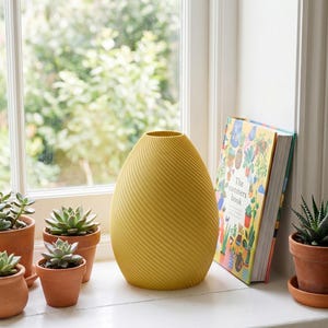Deko-Vase Bonbon Bonessa Zitronen-Gelb — Buntes Fensterbrett · Bauchige Candy-Form in weicher Pastell-Matte, Bambu PLA Matte · Made in Germany · MyDesignStyle.
