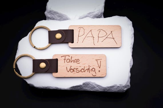 Schlüsselanhänger Holz hell mit Handschrift Gravur – Persönlicher Anhänger – Geschenk Individuell