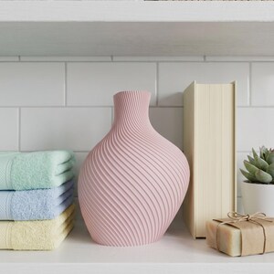 Deko-Vase Bonbon Candi Sakura-Rosa — Pastell-Badezimmer · Elegante Candy-Form in Matt-Pastell, Bambu PLA Matte · Made in Germany · MyDesignStyle.