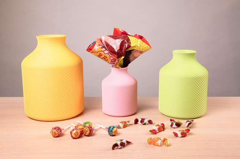 Deko-Vase Bonbon Sucari in Sakura-Rosa · Kompakte Candy-Form in lebhafter Pastell-Matte, Bambu PLA Matte · Handgefertigt München · Made in Germany · MyDesignStyle.