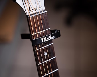 Cejilla de guitarra personalizada con nombre grabado – black metal – regalo para guitarristas y bajistas