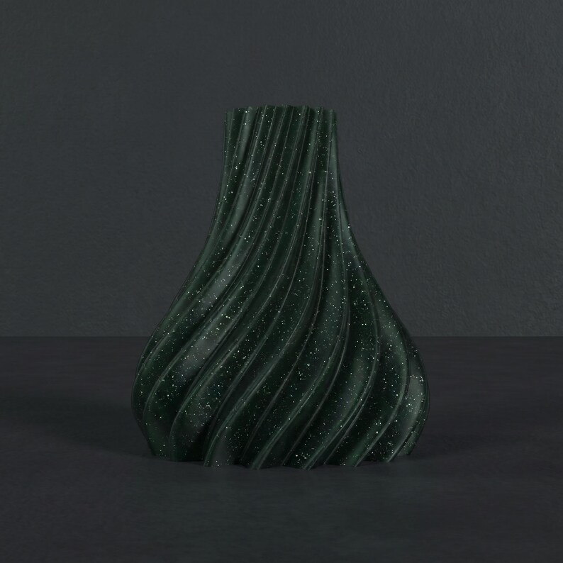 Futuristisch Futura Vase Nebula Green · Elegante hochform mit futuristischer linienführung, Bambu PLA Galaxy · 3D Druck handgefertigt München MyDesignStyle MDS.