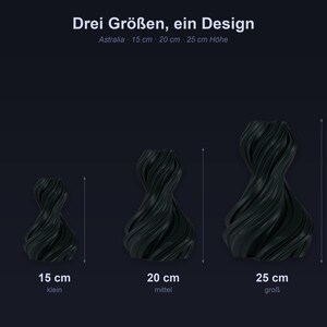 K&ouml;nnte beinhalten: Drei schwarze dekorative Vasen in verschiedenen Gr&ouml;&szlig;en mit einem wirbelnden Design. Die kleinste Vase ist 15 cm hoch, die mittlere 20 cm und die gr&ouml;&szlig;te 25 cm. Der Text lautet "Drei Gr&ouml;&szlig;en, ein Design".