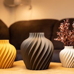 Deko-Vase Organisch Verdana Rosenholz 3D gedruckt handgefertigt München · Breite Organisch-Form mit Naturholz-Oberfläche, Bambu PLA Wood · Made in Germany · MyDesignStyle.