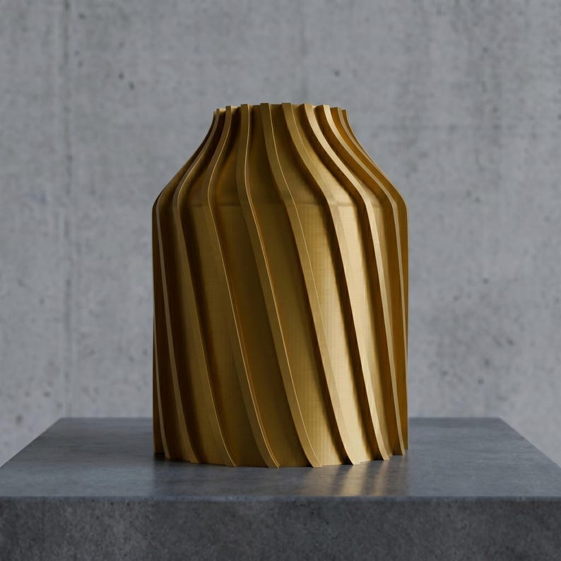 Industriell Urbanica Vase Farbvariante Iridiumgold · Breiter Zylinder mit kräftigen Diagonalfluten, Bambu PLA Metal · 3D Druck Bambu PLA Metal handgefertigt München MyDesignStyle MDS.