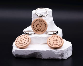 Llavero redondo de madera con signo del zodiaco personalizado con nombre y fecha de nacimiento