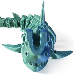 3D Printed Articulated Shark Toy – Fun Movable Skeleton Design for Desk Decor Fidget & Decompression Cute Rainbow Shark Model (Green）