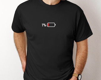 Wenig Batterie Lustiges T-Shirt: Sarkastisches Tech Humor Geschenk