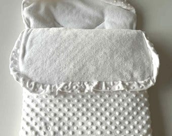 Personalisiertes Babynest aus Minky