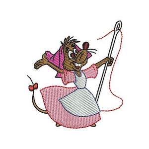 Puede incluir: Un ratón de dibujos animados bordado con un vestido y pañuelo rosa, sosteniendo una aguja e hilo rojo. El ratón tiene un cuerpo marrón, un delantal blanco y una expresión sonriente. La imagen está sobre un fondo blanco.