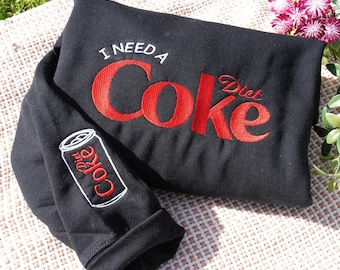 Suéter bordado "Necesito Coca-Cola Light", sudadera divertida para regalar a los amantes de los refrescos, regalo divertido de Coca-Cola para los amantes de la Coca-Cola Light, cuello redondo de regalo de refresco