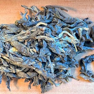 Yunnan Seven-Sons Cake Raw Pu-erh tea, Vibrant Green Color, Rich in Beneficial, Antioxidant and Anti-aging, Unique Gift for Tea Loves